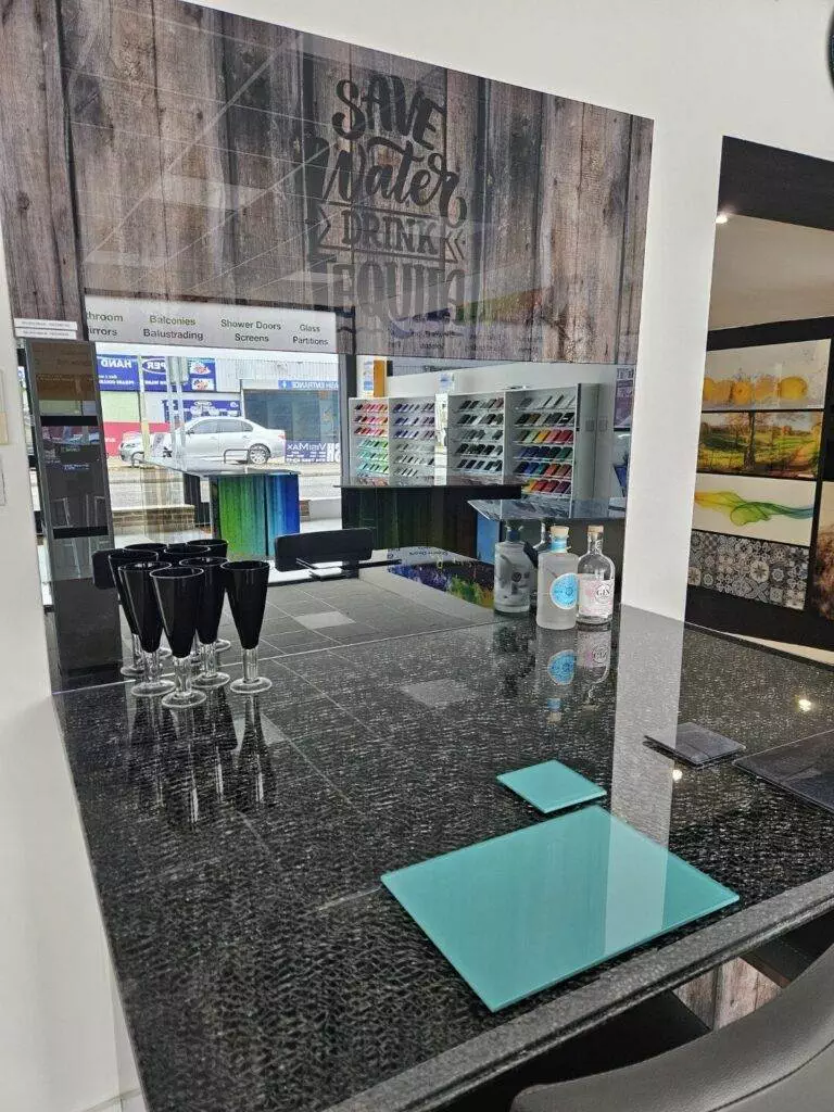 glass inspirations fleet showroom 125623 (large)